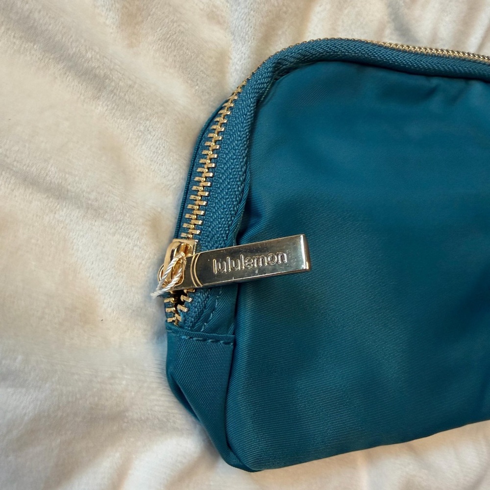 lululemon athletica Teal Cosmetic Bag - Picture 4 of 4